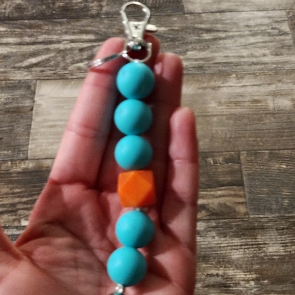 Keychain bracelet, silicone bead - Picture 2 of 5